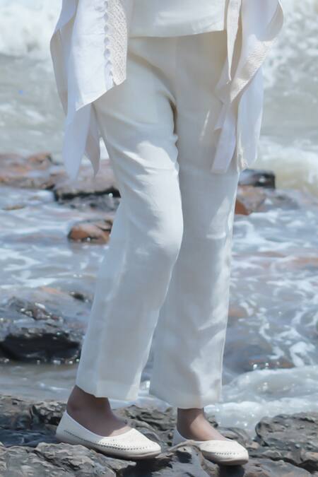 Buy_Gothilo_Ivory Linen Lace Crew , Open Shrug And Co-ord Set 