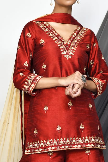 Samyukta Singhania Maroon Silk, Chiffon Zari, Embroidery Bloom Motif Resham Kurta Sharara Set at Aza Fashions Samyukta Singhania_Maroon Silk, Chiffon Zari, Embroidery Bloom Motif Resham Kurta Sharara Set _at_Aza_Fashions