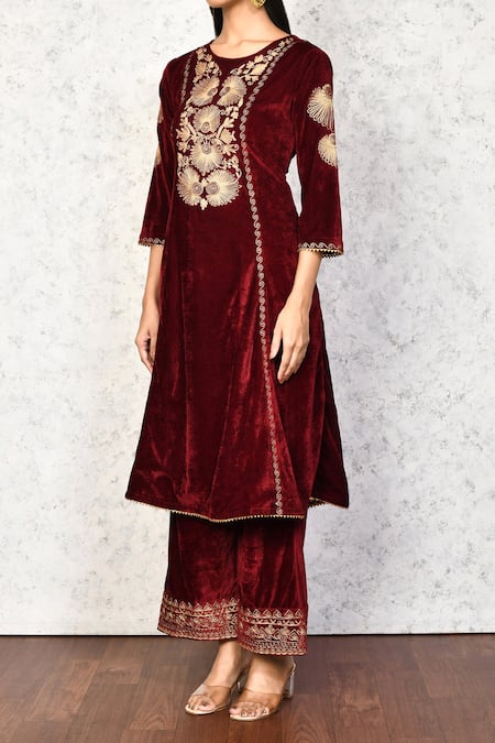 Samyukta Singhania_Maroon Velvet Embroidery Round Neck Floral Kurta And Palazzo Set _at_Aza_Fashions