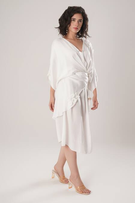 Atbw_White Modal, Satin Fabric Flowers V-neck Kaftan _Online_at_Aza_Fashions