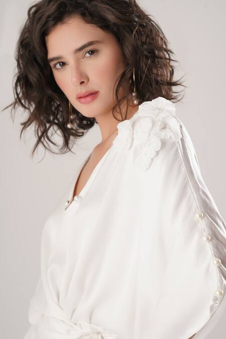 Atbw_White Modal, Satin Fabric Flowers V-neck Kaftan _at_Aza_Fashions
