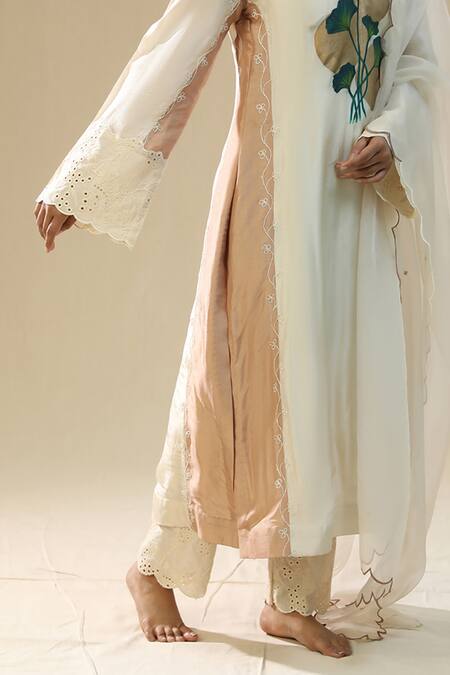 Buy_Arpita Sulakshana_Off White Silk, Organza Embroidery V-neck Ivory Handpainted Kurta Set 