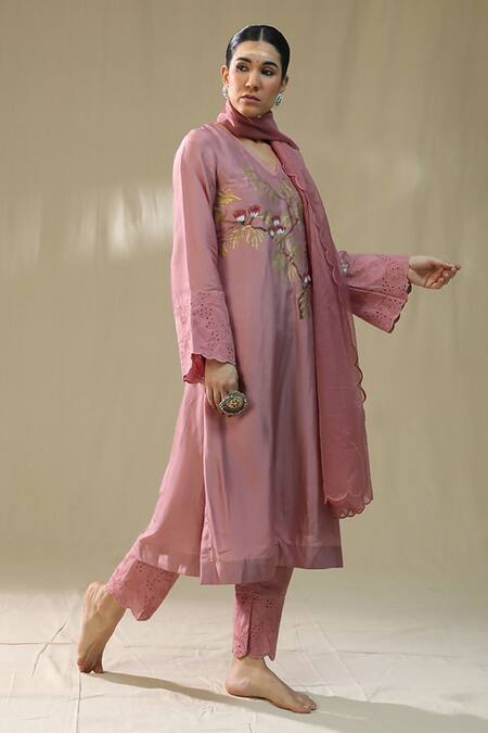 Buy_Arpita Sulakshana_Pink Silk, Organza Embroidery V-neck Dusty Handpainted Kurta Set _Online_at_Aza_Fashions