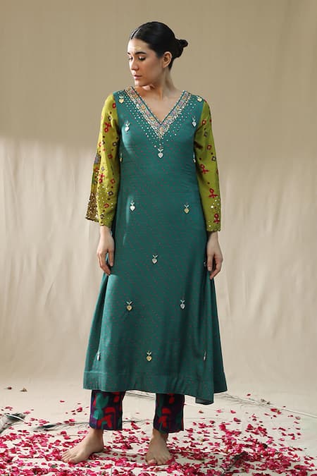 Buy_Arpita Sulakshana_Green Chanderi Silk, Organza Embroidery V-neck Emerald A Line Suit Set _Online_at_Aza_Fashions