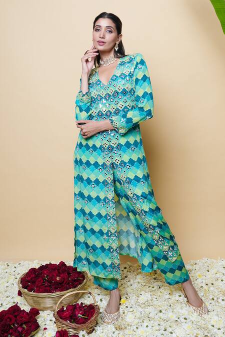 Sajeda A Lehry_Green Silk, Crepe Embroidery V-neck Designer Digital Print Kurta And Pant Set _Online_at_Aza_Fashions
