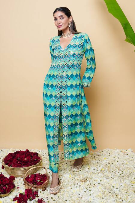 Buy_Sajeda A Lehry_Green Silk, Crepe Embroidery V-neck Designer Digital Print Kurta And Pant Set _Online_at_Aza_Fashions