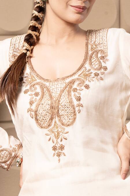 Buy_Label Flamingo By Vrinda_Ivory Cotton, Silk Zari, Sequins Scoop Neck Zardozi Embroidered Kurta Set _Online_at_Aza_Fashions