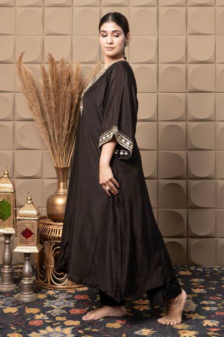 Label Flamingo By Vrinda_Black Cotton, Silk Zari, Sequins V-neck Zardozi Embroidered Kaftan Set _Online_at_Aza_Fashions