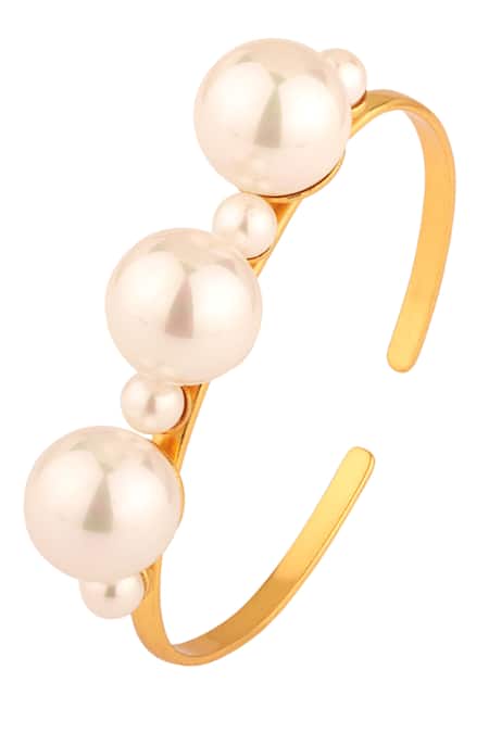 Buy Anaash White Pearls Empress Pallu Holder Online at Aza Fashions Buy_Anaash_White Pearls Empress Pallu Holder _Online_at_Aza_Fashions