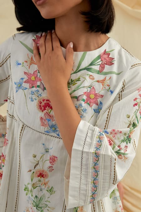 Buy_Pozruh By Aiman_White Cotton, Hemp Embroidery Round Neck Bouquet Pleated Dress 