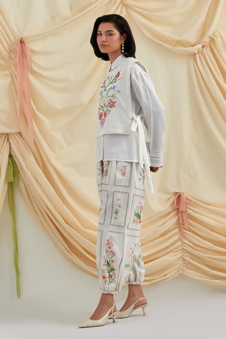 POZRUH_White Cotton, Hemp Embroidery Collared Bouquet Bib Set _at_Aza_Fashions