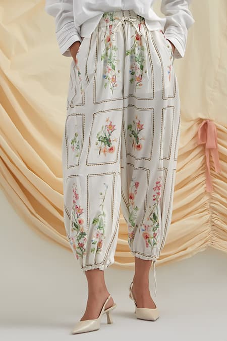 Shop_POZRUH_White Cotton, Hemp Embroidery Collared Bouquet Bib Set 