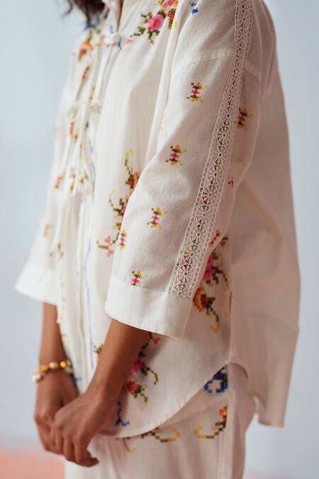 Rainas_White Cotton, Linen Embroidery Collared Cross Stitch Reverie Set _Online_at_Aza_Fashions