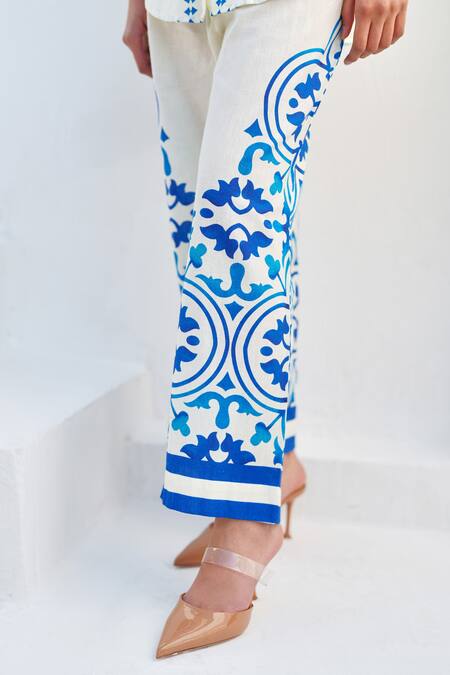 Rainas White Cotton, Linen Collared Sapphire Mosaic Set Online at Aza Fashions Rainas_White Cotton, Linen Collared Sapphire Mosaic Set _Online_at_Aza_Fashions