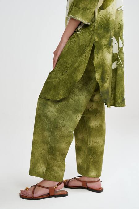 Rainas_Green Cotton, Linen Collared Verdant Charm Kurta And Pant Set _at_Aza_Fashions