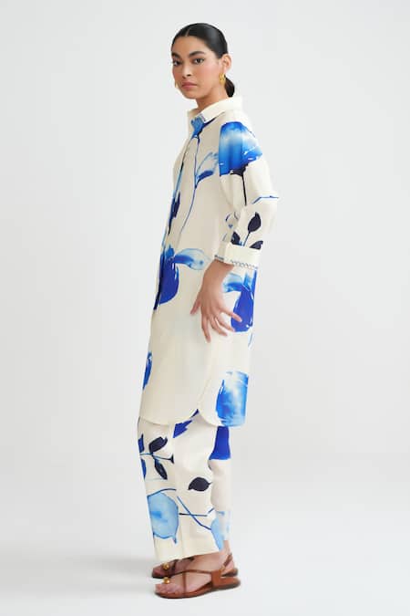 Rainas_Off White Cotton, Linen Collared Indigo Petals Kurta With Pant _Online_at_Aza_Fashions