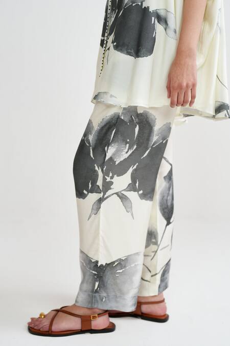 Rainas_Off White Cotton, Silk Beads Round Neck Monochrome Meadow Kaftan Set _at_Aza_Fashions