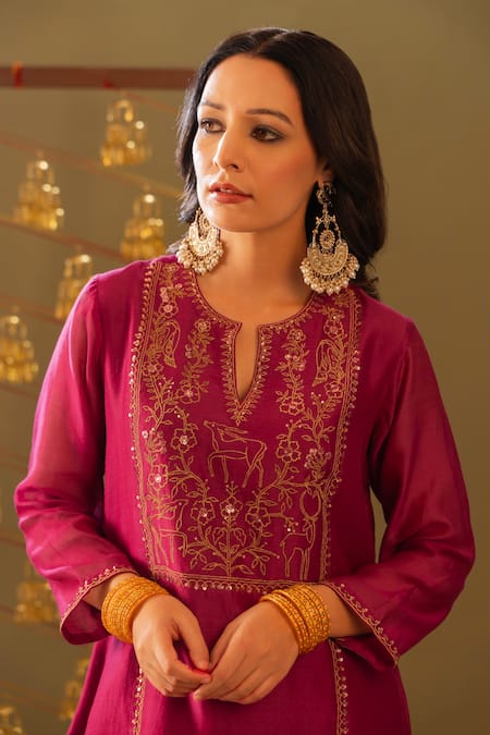 Rashi Jain Magenta Chanderi, Organza Beads, Sequins Split V-neck Kurta Pant Dupatta Set Online at Aza Fashions Rashi Jain_Magenta Chanderi, Organza Beads, Sequins Split V-neck Kurta Pant Dupatta Set _Online_at_Aza_Fashions