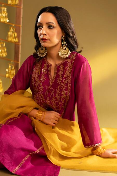 Rashi Jain Magenta Chanderi, Organza Beads, Sequins Split V-neck Kurta Pant Dupatta Set at Aza Fashions Rashi Jain_Magenta Chanderi, Organza Beads, Sequins Split V-neck Kurta Pant Dupatta Set _at_Aza_Fashions