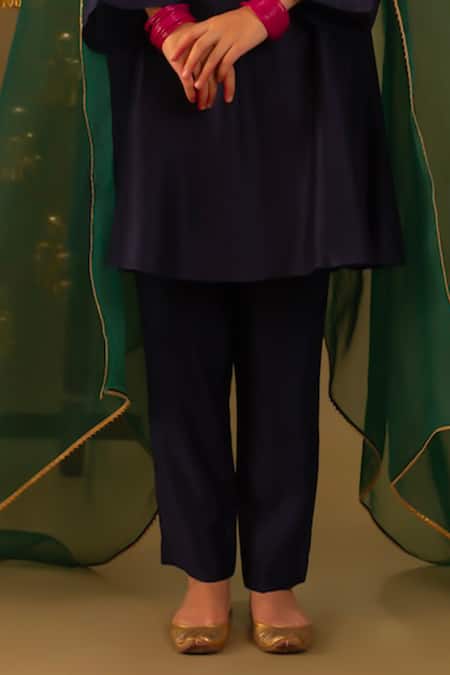 Rashi Jain_Navy Chanderi, Organza Embroidery V-neck And Green Kurta Set _Online_at_Aza_Fashions