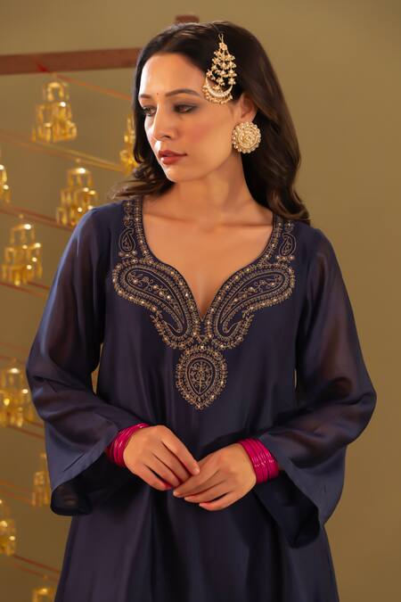 Shop_Rashi Jain_Navy Chanderi, Organza Embroidery V-neck And Green Kurta Set _Online_at_Aza_Fashions