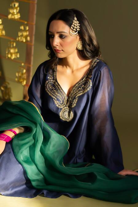 Rashi Jain_Navy Chanderi, Organza Embroidery V-neck And Green Kurta Set _at_Aza_Fashions