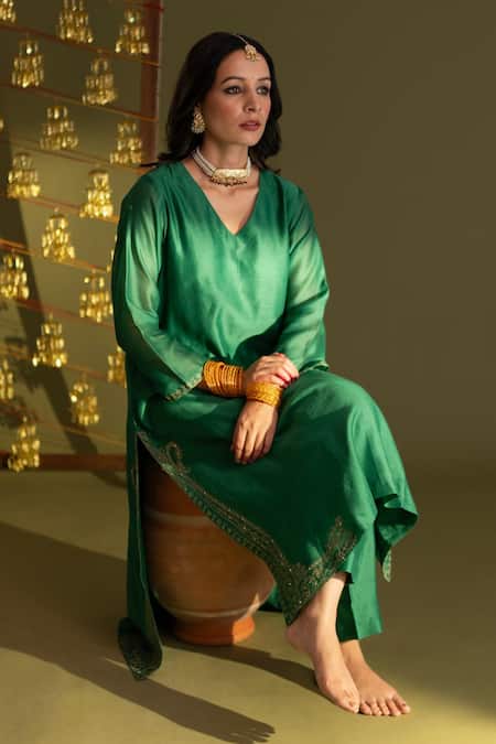 Rashi Jain_Green Chanderi, Organza V-neck Navy And Kurta Set _at_Aza_Fashions