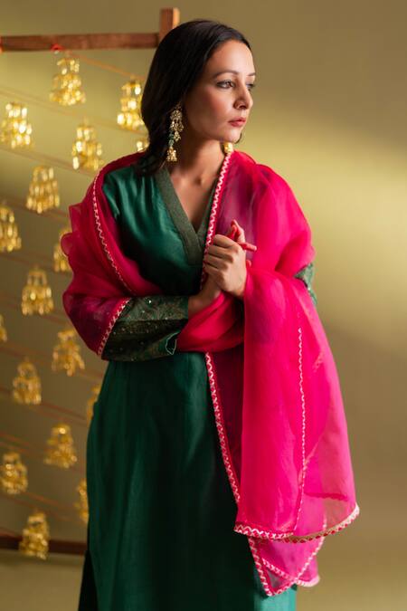 Shop_Rashi Jain_Green Chanderi, Organza Embroidery V-neck Kurta Set With Dupatta _Online_at_Aza_Fashions