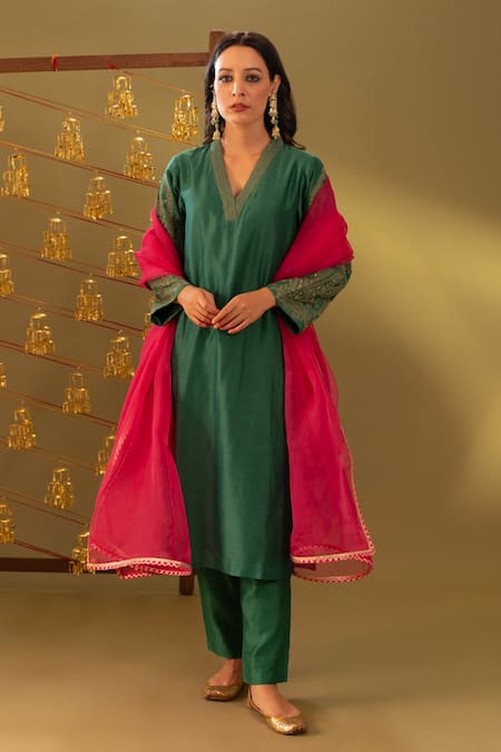Rashi Jain Green Chanderi, Organza Embroidery V-neck Kurta Set With Dupatta 