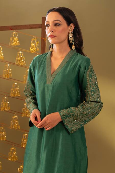 Buy_Rashi Jain_Green Chanderi, Organza Embroidery V-neck Kurta Set With Dupatta 