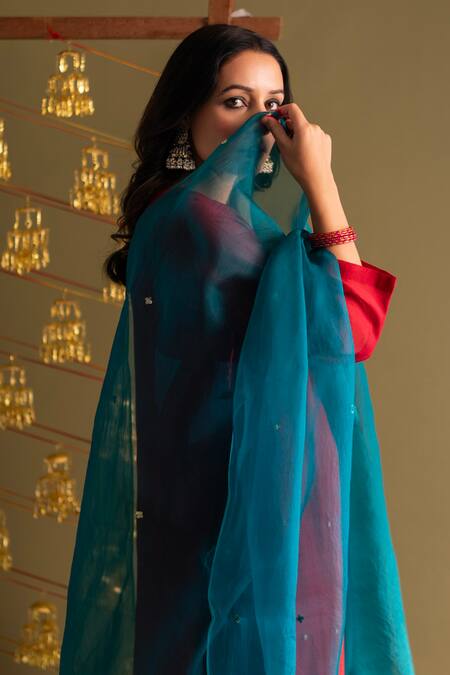 Rashi Jain_Red Chanderi, Organza Embroidery V-neck And Teal Kurta Pant Dupatta Set _Online_at_Aza_Fashions