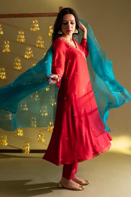 Buy_Rashi Jain_Red Chanderi, Organza Embroidery V-neck And Teal Kurta Pant Dupatta Set _Online_at_Aza_Fashions