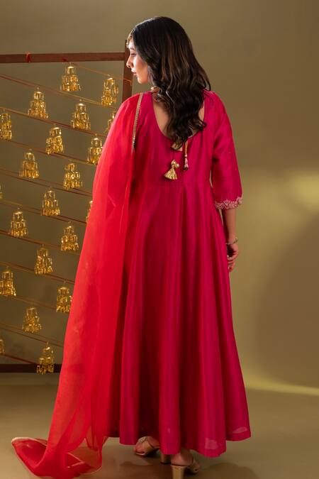 Rashi Jain_Red Chanderi, Organza Tassels V-neck Angrakha Set With Dupatta _Online_at_Aza_Fashions