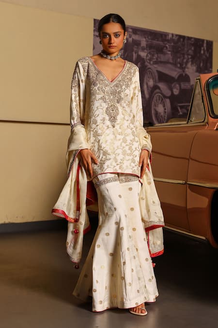 Buy_Sabe_Off White Georgette, Crepe Embroidery V-neck Designer Udaan Gharara Set _Online_at_Aza_Fashions