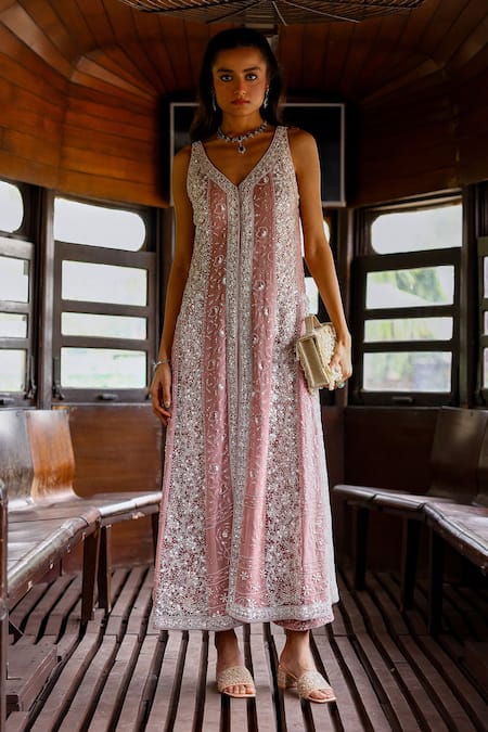 Buy Sabe Pink Cotton, Embroidery V-neck Rose Chikankari Kurta Set Online at Aza Fashions Buy_Sabe_Pink Cotton, Embroidery V-neck Rose Chikankari Kurta Set _Online_at_Aza_Fashions