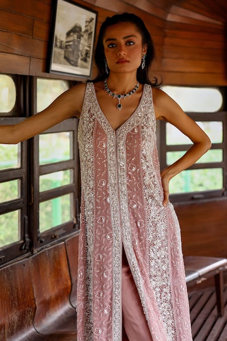 Buy Sabe Pink Cotton, Embroidery V-neck Rose Chikankari Kurta Set Buy_Sabe_Pink Cotton, Embroidery V-neck Rose Chikankari Kurta Set