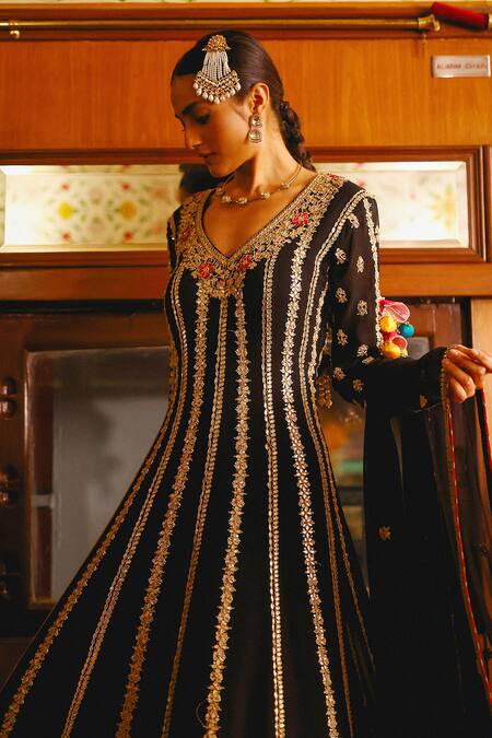 Sabe Black Georgette Embroidery V-neck Fiza Designer Anarkali Set Online at Aza Fashions Sabe_Black Georgette Embroidery V-neck Fiza Designer Anarkali Set _Online_at_Aza_Fashions