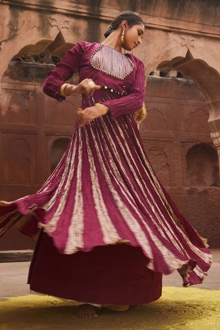 Etasha By Asha Jain_Magenta Silk Sequins Round , Plunge Textured Anarkali Set _Online_at_Aza_Fashions