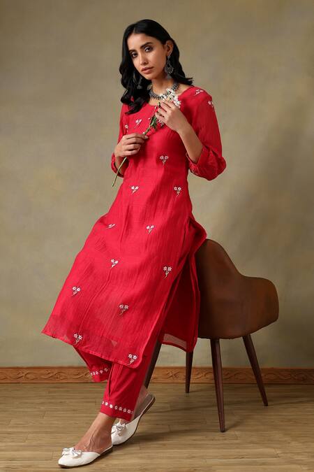 Tashee_Red Chanderi, Cotton Embroidery Round Neck Kurta And Pant Set _at_Aza_Fashions