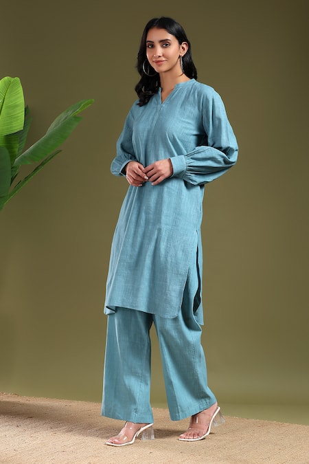 Tashee_Blue Linen V-neck Powder Kurta And Pant Set _Online_at_Aza_Fashions