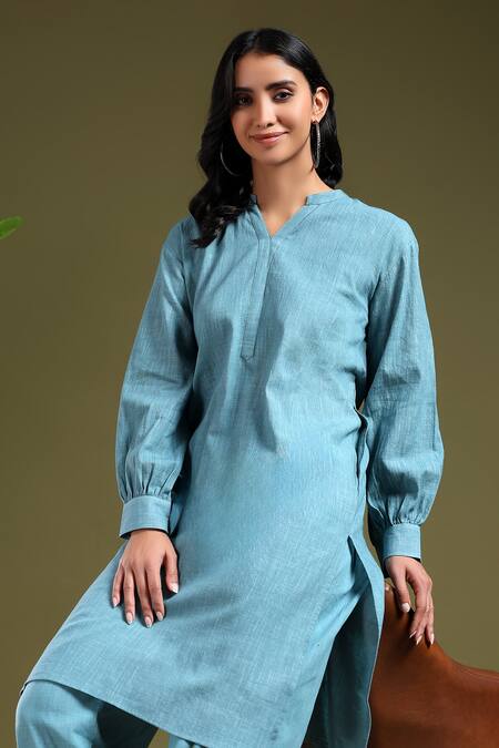 Buy_Tashee_Blue Linen V-neck Powder Kurta And Pant Set _Online_at_Aza_Fashions