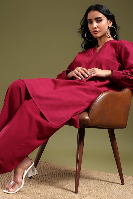 Shop_Tashee_Maroon Linen V-neck Kurta With Pant Set _Online_at_Aza_Fashions