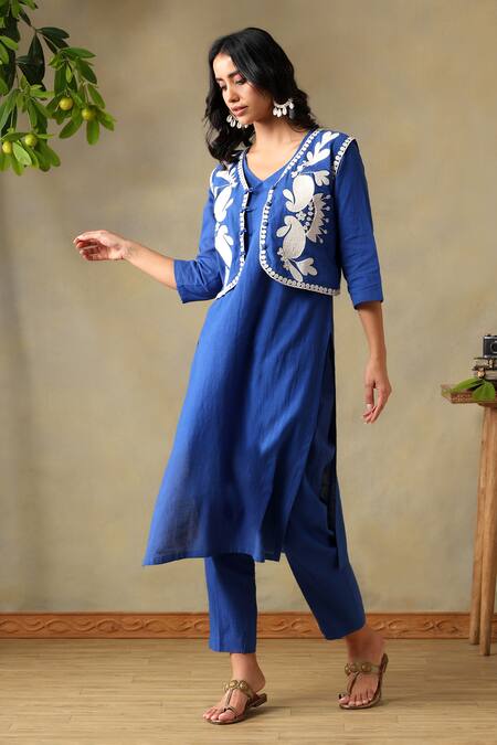 Tashee_Blue Cotton Embroidery V-neck Slub Kurta Set _Online_at_Aza_Fashions