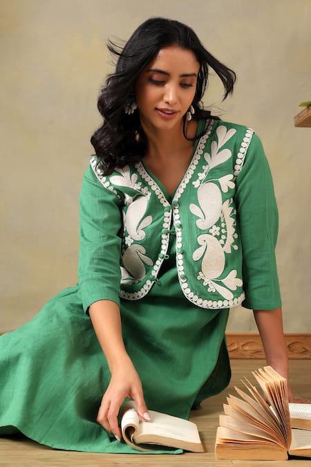 Tashee_Green Cotton Embroidery Round Neck, Slub Kurta Set _at_Aza_Fashions