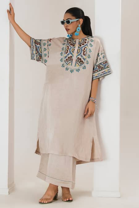 Buy_Saahiil Kapoor_Cream Linen, Satin Embroidery Round Neck Champagne Kurta And Pant Set 
