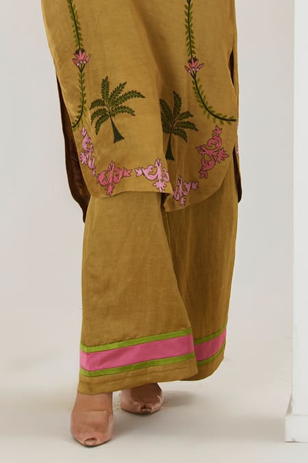 Saahiil Kapoor_Mustard Linen, Satin Embroidery V-neck Kurta Pant Set _Online_at_Aza_Fashions