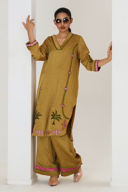 Buy_Saahiil Kapoor_Mustard Linen, Satin Embroidery V-neck Kurta Pant Set _Online_at_Aza_Fashions