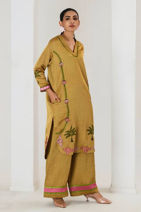 Buy_Saahiil Kapoor_Mustard Linen, Satin Embroidery V-neck Kurta Pant Set 