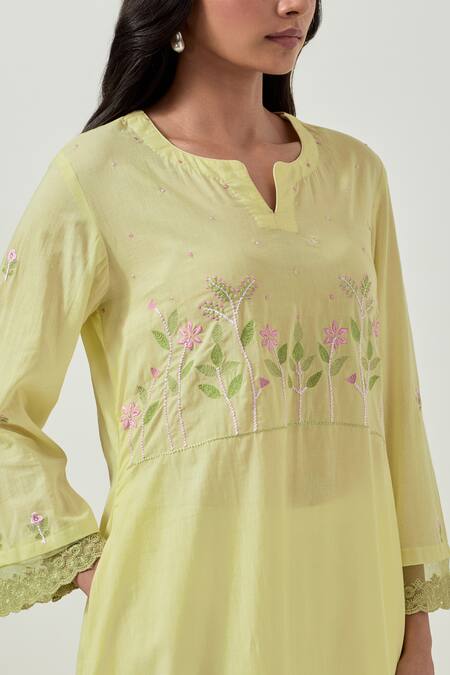 Priya Chaudhary_Yellow Cotton Embroidery Split V-neck Machine Kurta Set _Online_at_Aza_Fashions