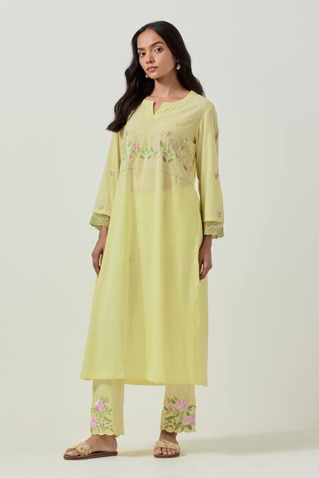 Priya Chaudhary_Yellow Cotton Embroidery Split V-neck Machine Kurta Set _at_Aza_Fashions